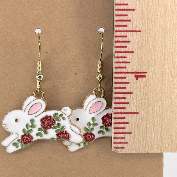 Easter Bunny Elegant Charm Gold Tone with th 18k Gold Platted Hook - Picture 2 of 2